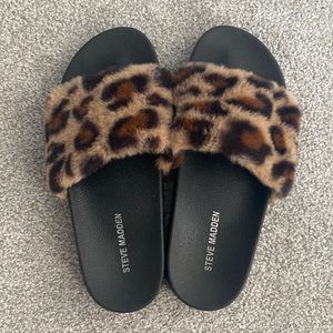 Sz 9 Steve Madden slides